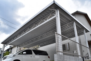 耐積雪60cmの変形折板屋根のカーポート