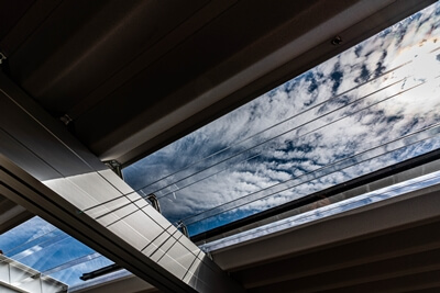 明るくてきれいな透明ポリカセッパン屋根のカーポート