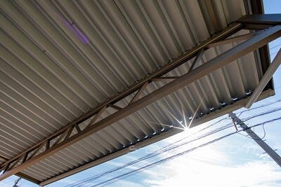大垣市でおしゃれなトラス梁の2台用折半カーポート