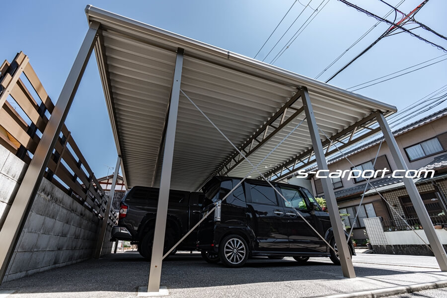 彦根市で駐車場の敷地に合わせた折板カーポート